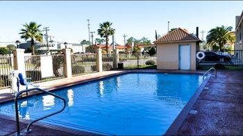 6 Charles, La Hotel 2*